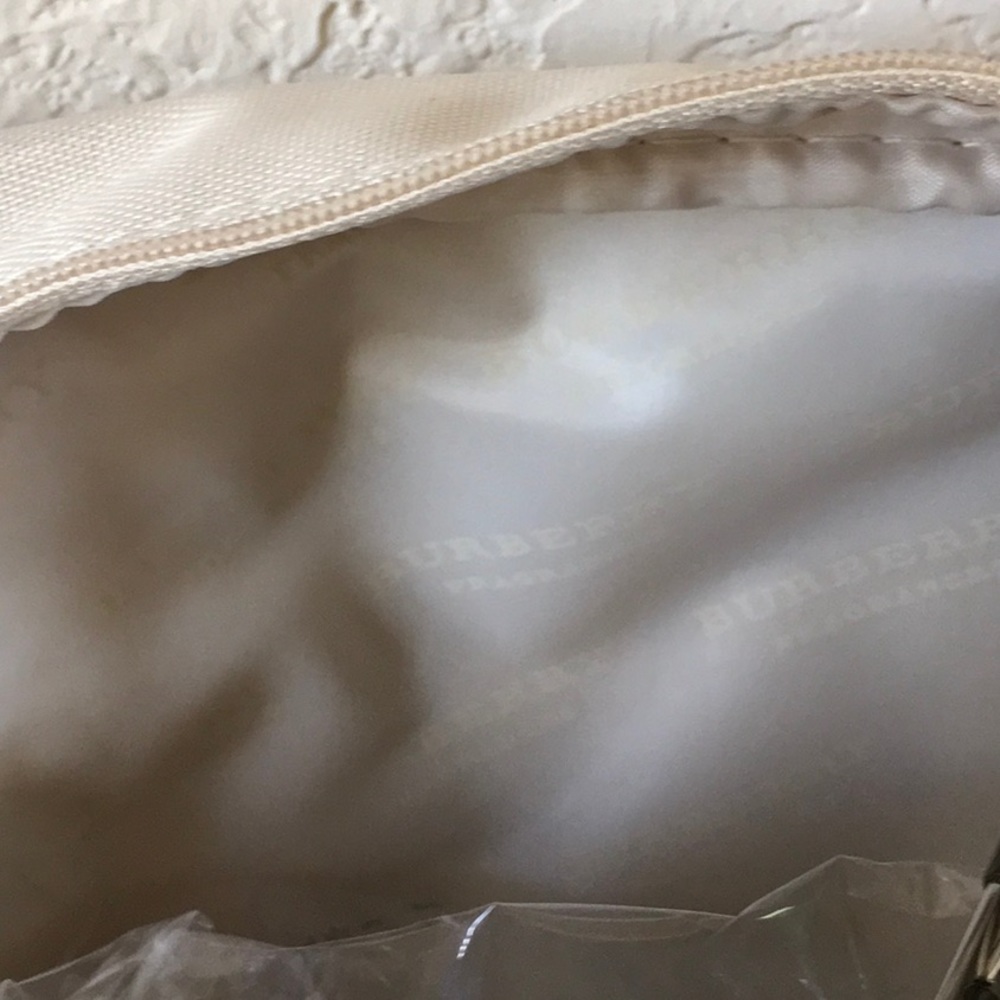 💥NWT Burberry Cosmetic Dopp Travel Bag - Picture 7 of 10